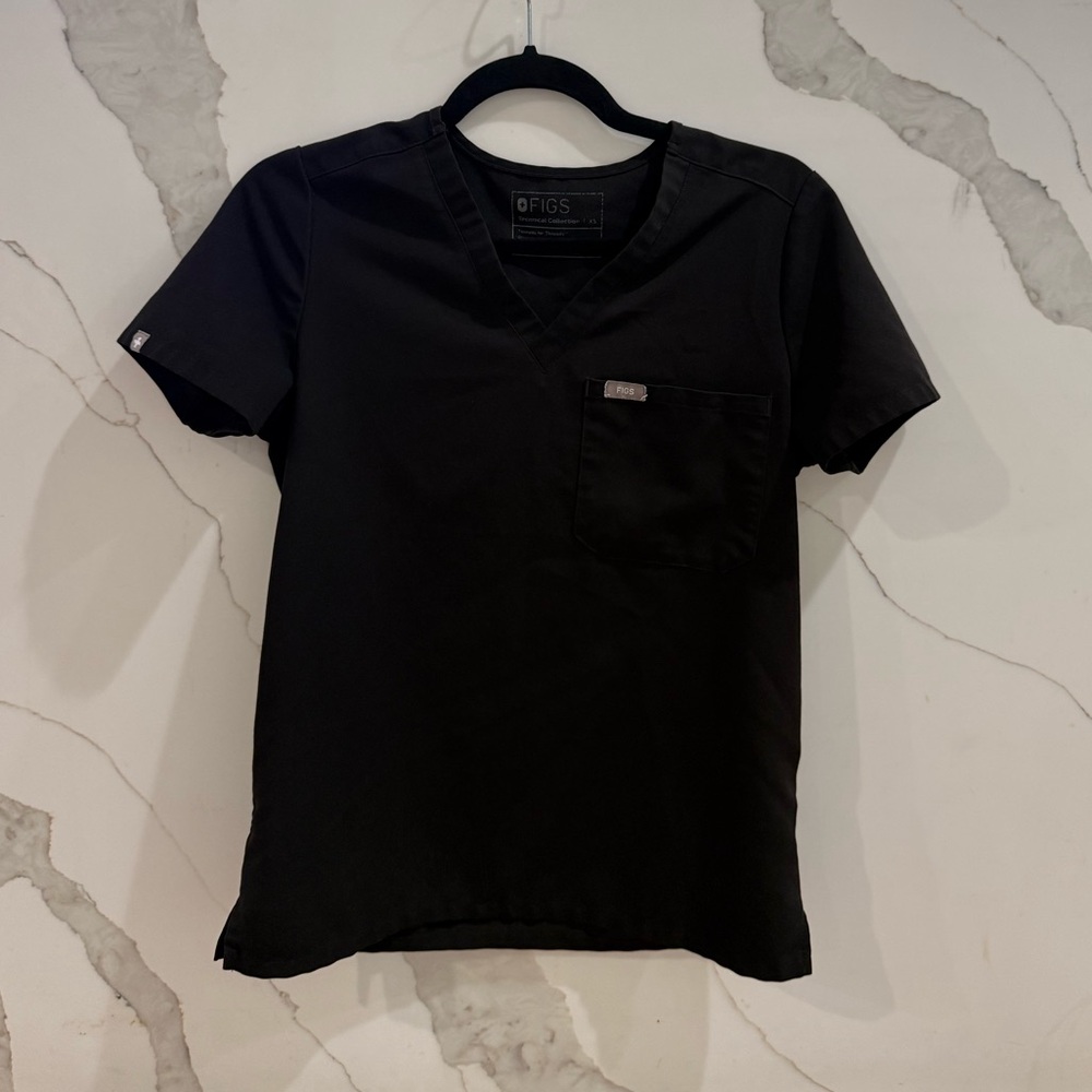 FIGS Women’s Catarina One-Pocket Scrub Top XS in Black